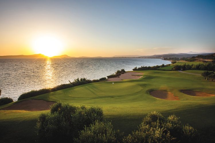 beste maanden om te golfen costa navarino griekenland