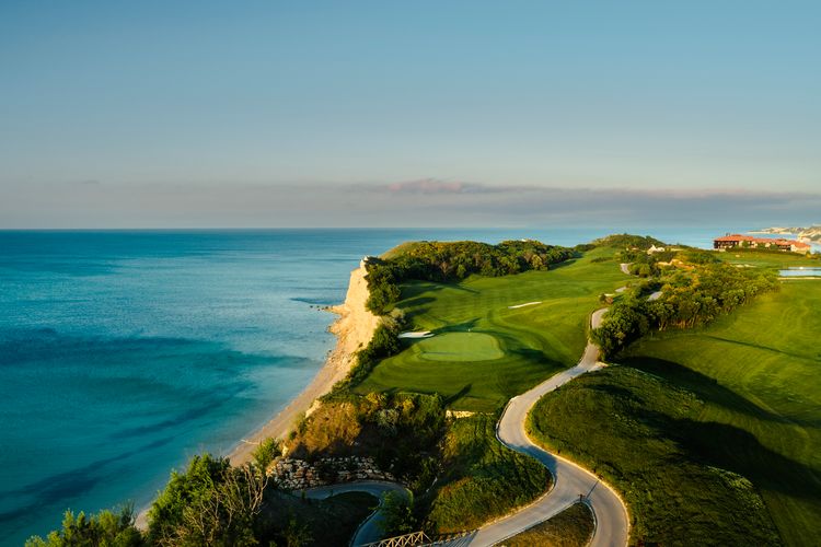 Golfen in Bulgarije Thracian Cliffs kustlijn Zwarte Zee'